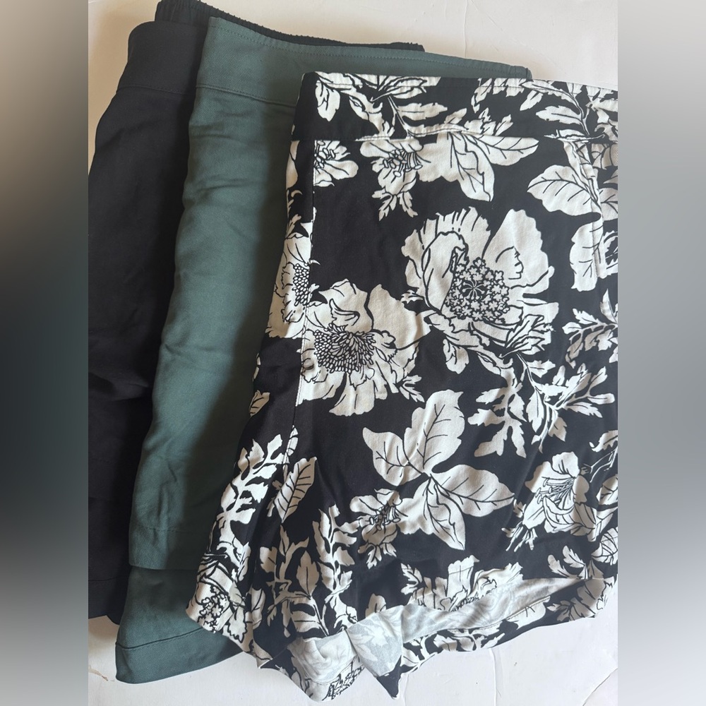 Old Navy Black Playa shorts